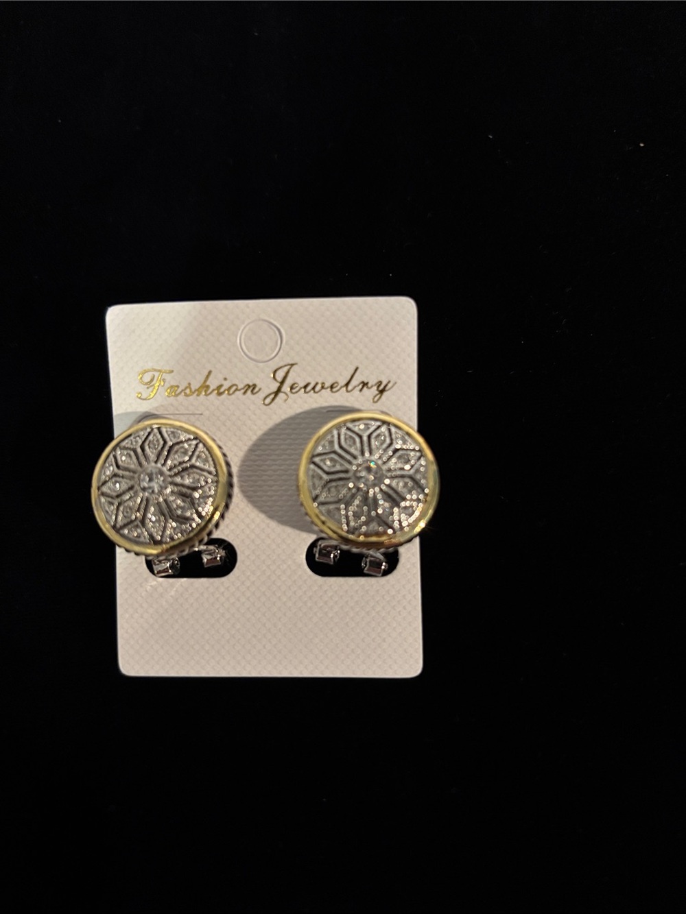 Trending Earrings Pierced NWT